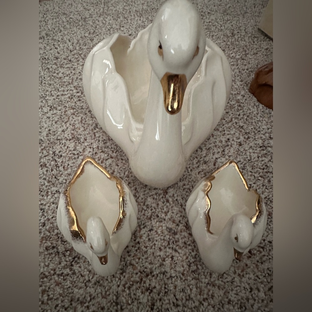Elegant White and Gold Swan Planter Set